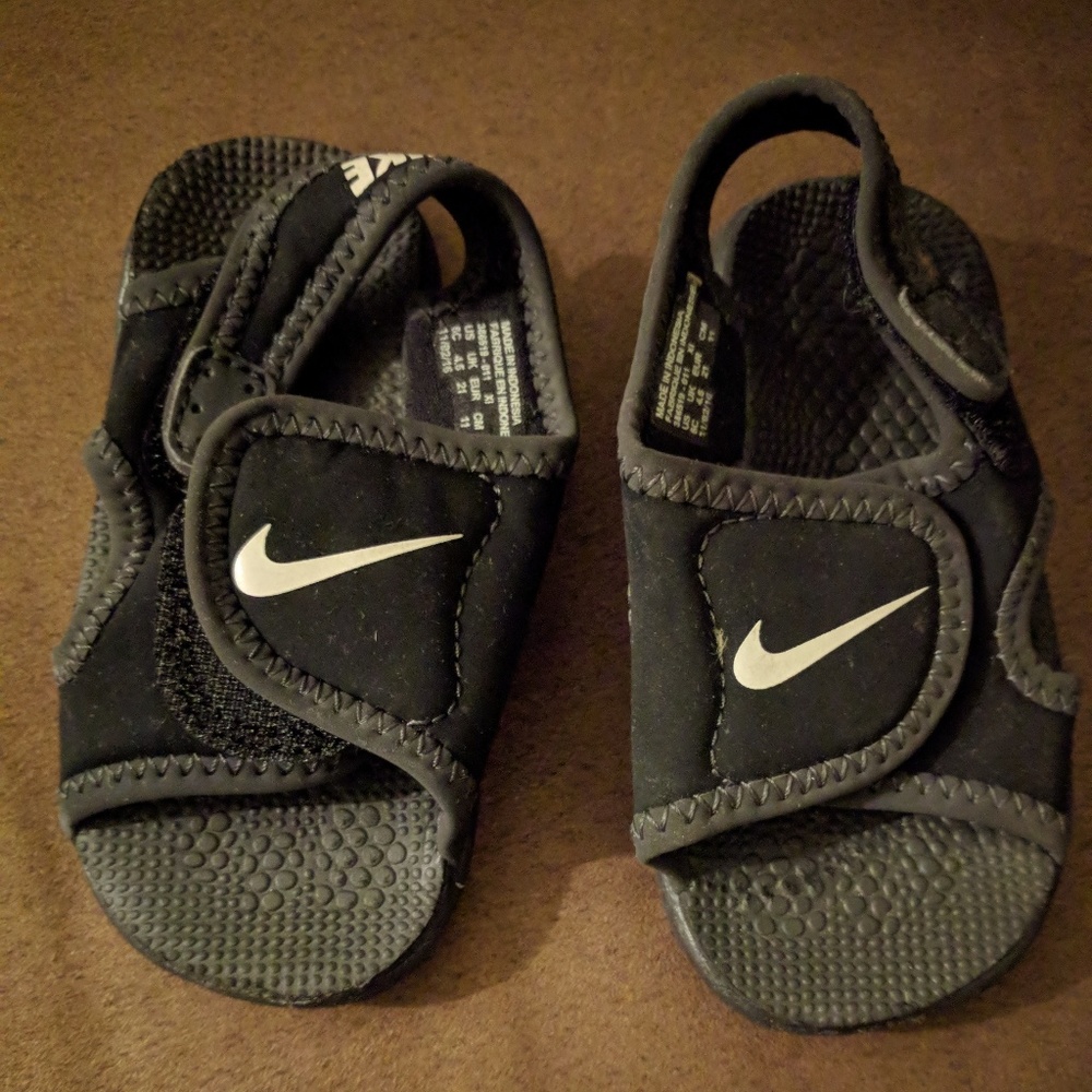 Nike Toddlers size 5C sandals